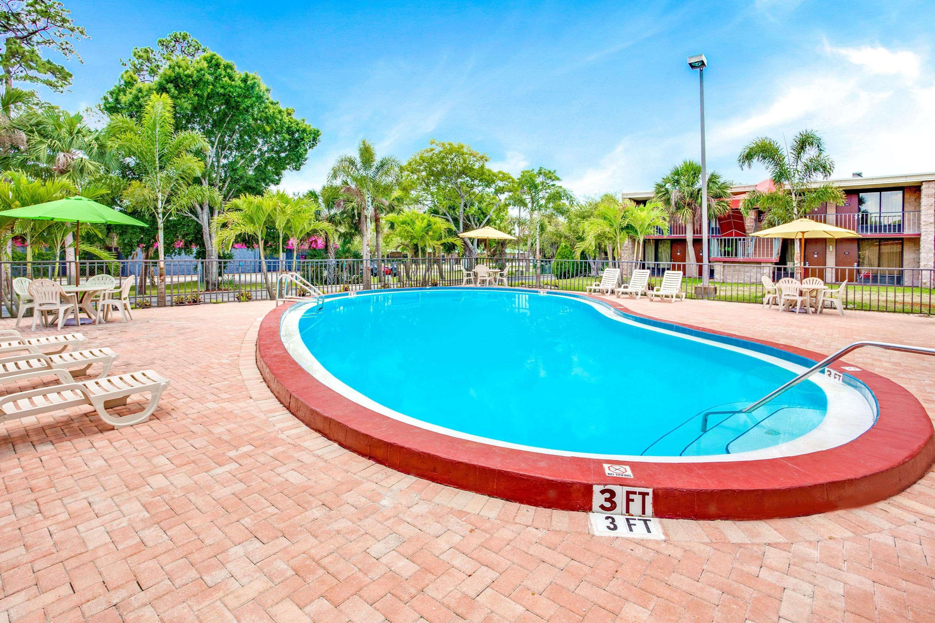 Days Inn By Wyndham Bradenton - Near The Gulf Buitenkant foto
