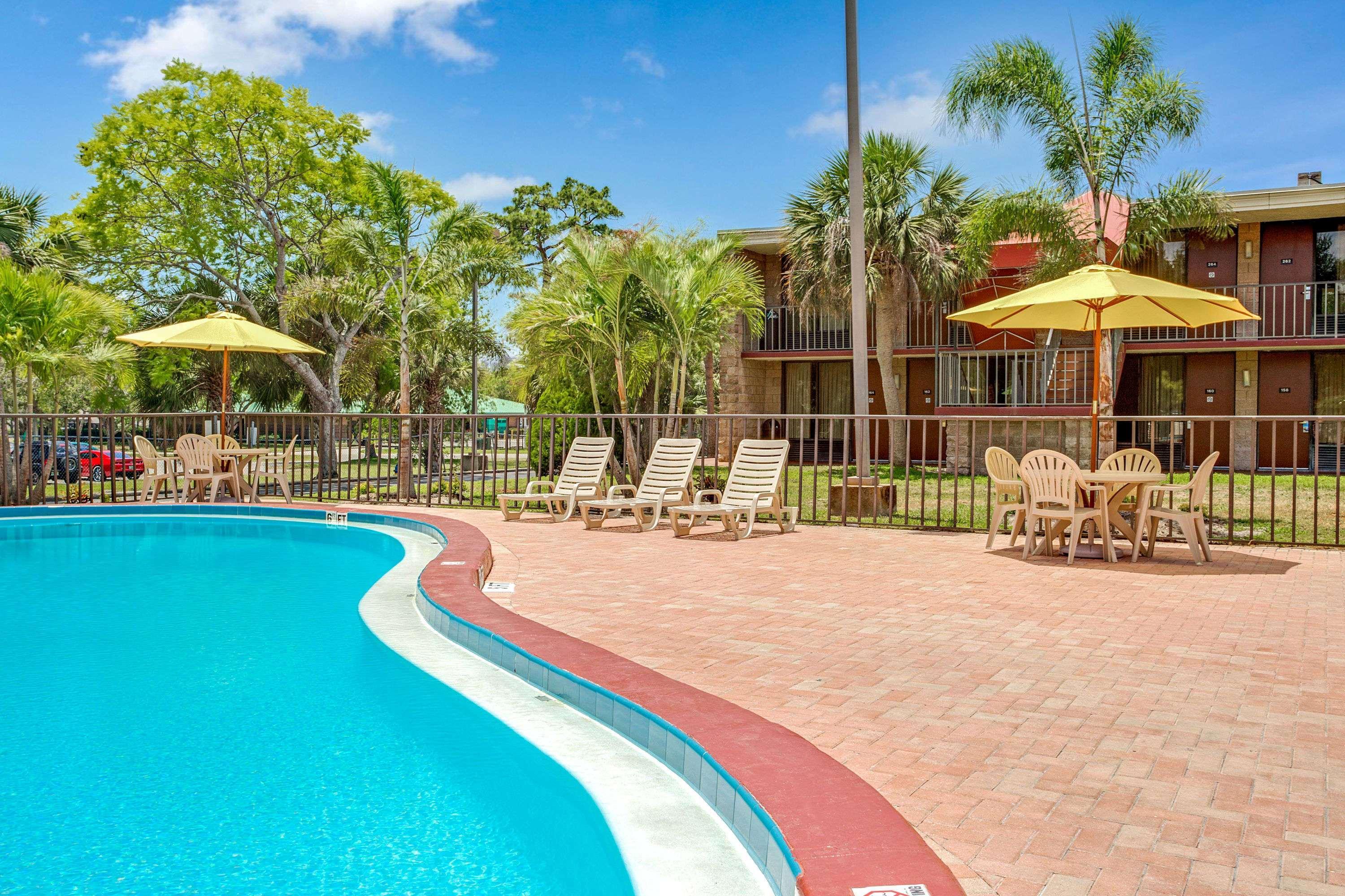 Days Inn By Wyndham Bradenton - Near The Gulf Buitenkant foto