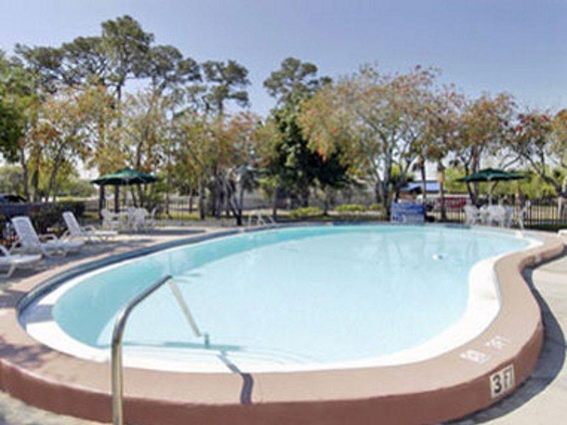 Days Inn By Wyndham Bradenton - Near The Gulf Buitenkant foto