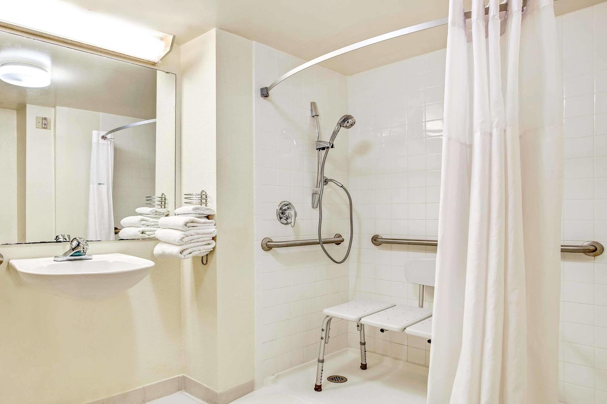 Days Inn By Wyndham Bradenton - Near The Gulf Buitenkant foto